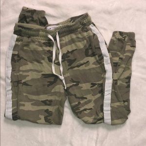 CLASSIC CAMO SWEATPANTS 💚